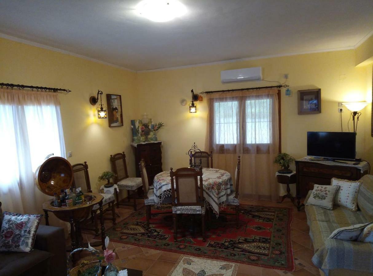 Villa Silvia Ágios Matthaíos Buitenkant foto