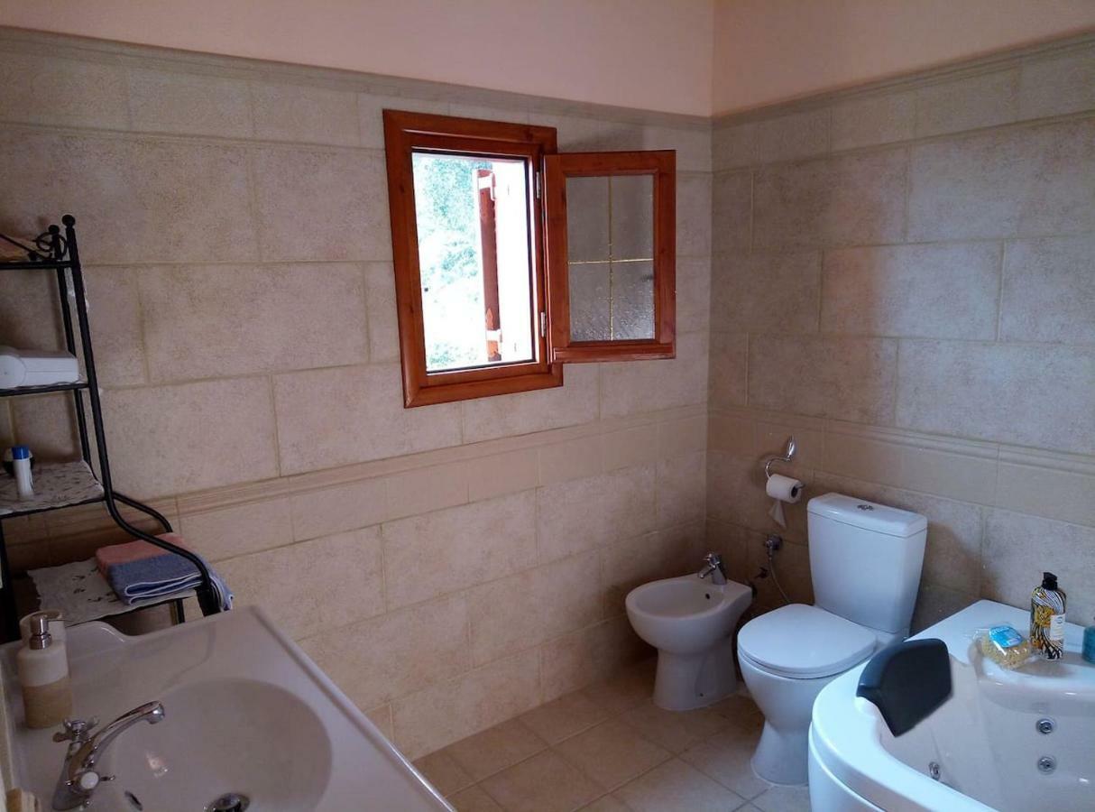 Villa Silvia Ágios Matthaíos Buitenkant foto