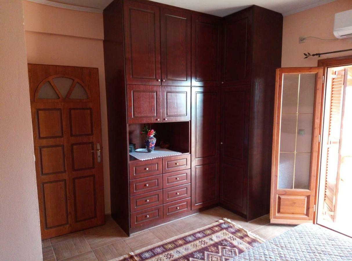 Villa Silvia Ágios Matthaíos Buitenkant foto