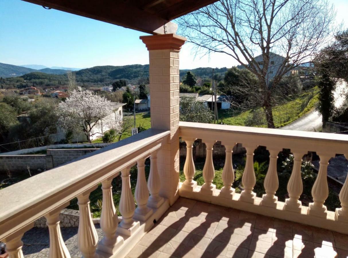 Villa Silvia Ágios Matthaíos Buitenkant foto