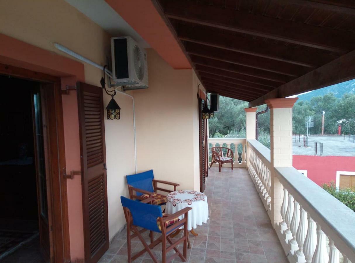 Villa Silvia Ágios Matthaíos Buitenkant foto