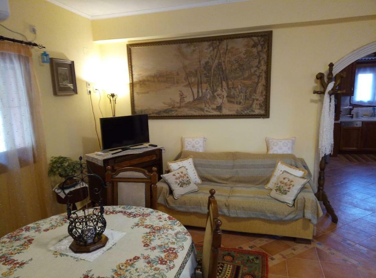 Villa Silvia Ágios Matthaíos Buitenkant foto