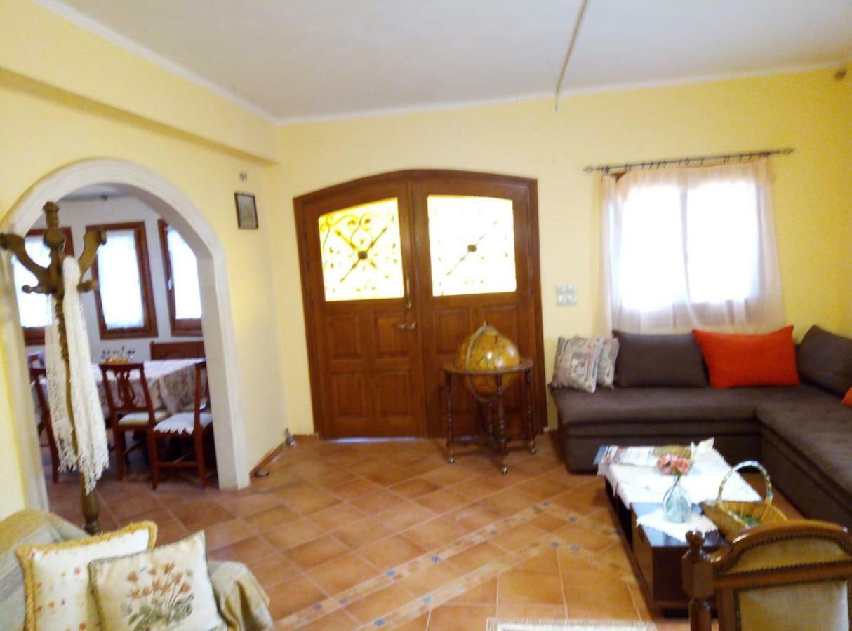 Villa Silvia Ágios Matthaíos Buitenkant foto