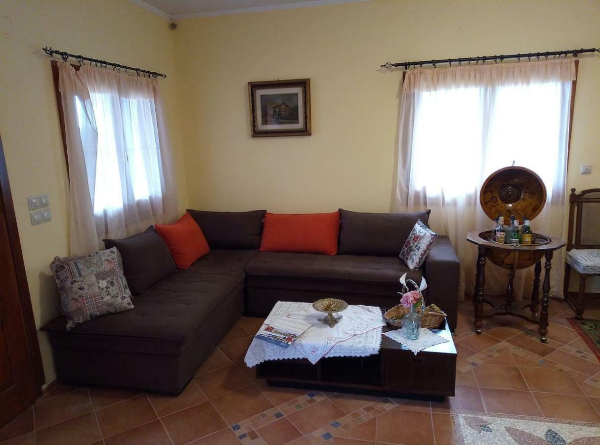 Villa Silvia Ágios Matthaíos Buitenkant foto
