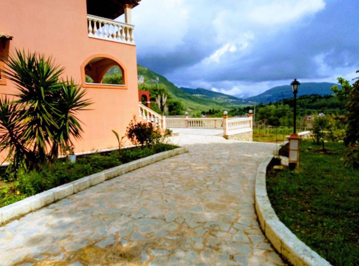 Villa Silvia Ágios Matthaíos Buitenkant foto