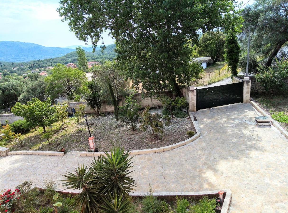 Villa Silvia Ágios Matthaíos Buitenkant foto