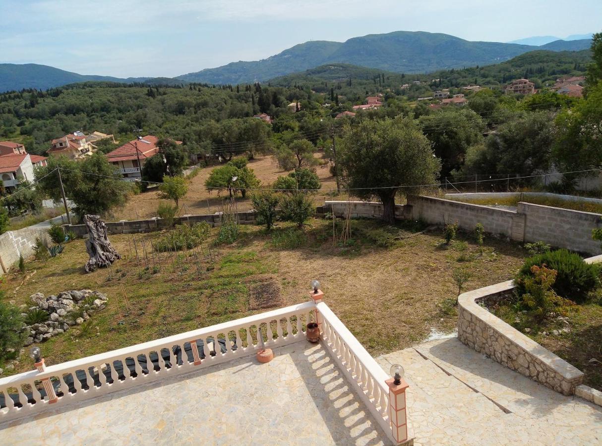 Villa Silvia Ágios Matthaíos Buitenkant foto