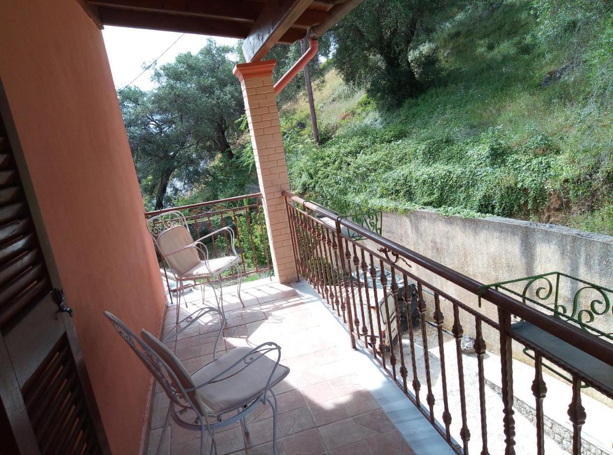 Villa Silvia Ágios Matthaíos Buitenkant foto